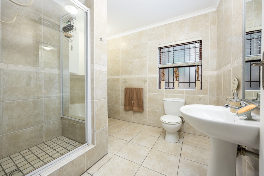 6 Bedroom Property for Sale in Eversdal Western Cape